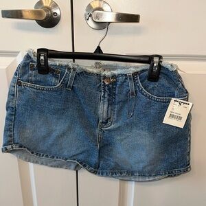 ⭐️HOST PICK⭐️ NWT LEI VINTAGE JEAN SHORTS